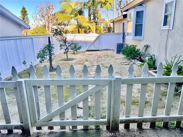 Enclosed Side Yard