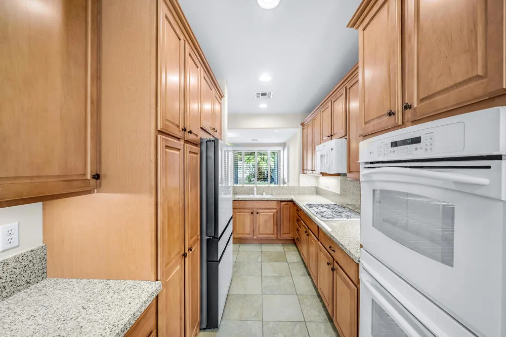 80642 Avenida Camarillo, Indio, California 92203 home-pic-16