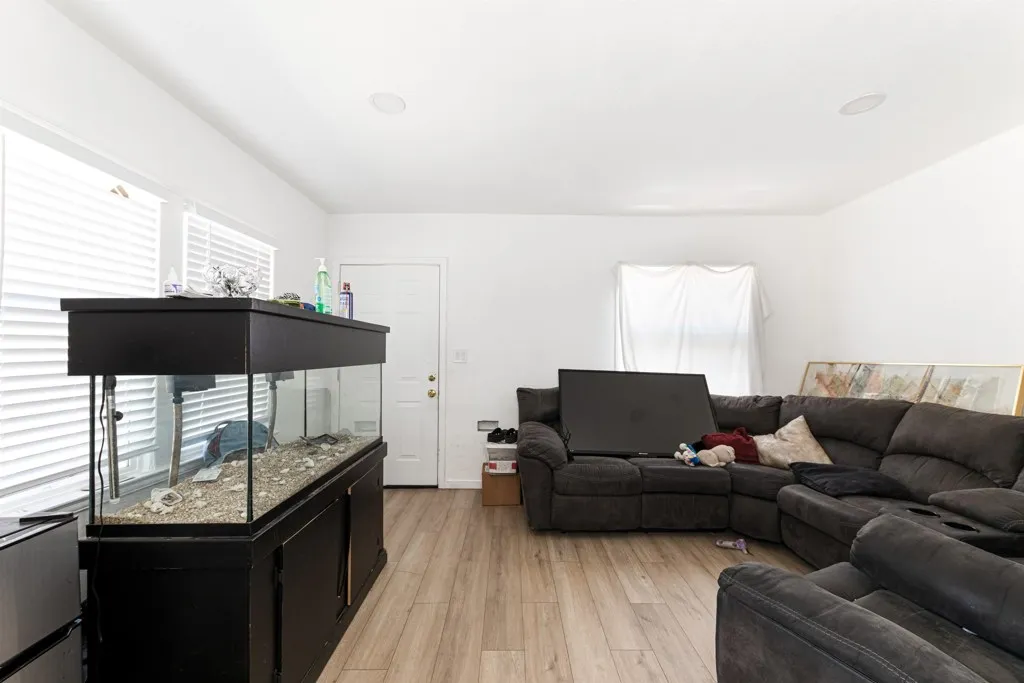 1821 74th Ave, Oakland, California 94621 home-pic-20