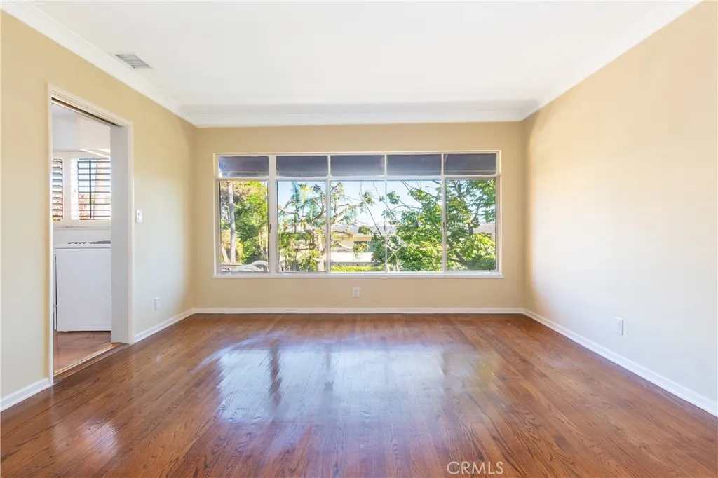 Spacious Dining Area!