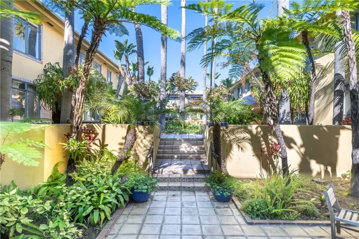 Beautiful Garden Setting!