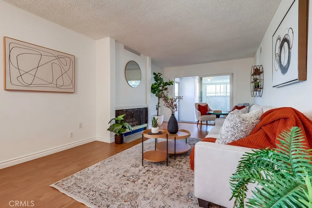 26832 Avenue Of The Oaks D, Newhall, California 91321 home-pic-4