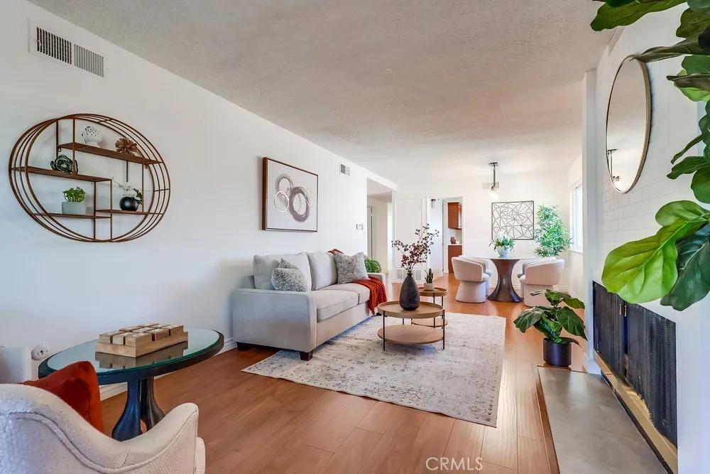 26832 Avenue Of The Oaks D, Newhall, California 91321 home-pic-5