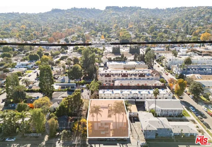 13558 Moorpark - Incredible lo