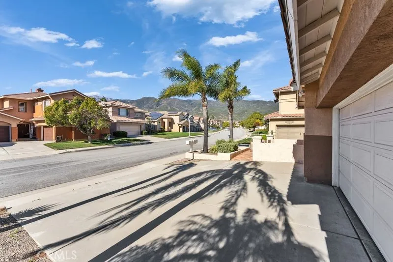 5433 Grand Prix Court, Fontana, California 92336 home-pic-2