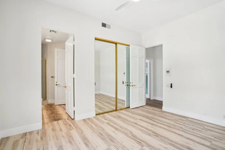 47-web-or-mls-St Andrews Ct-047