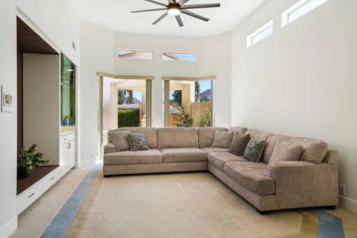 50-web-or-mls-St Andrews Ct-050