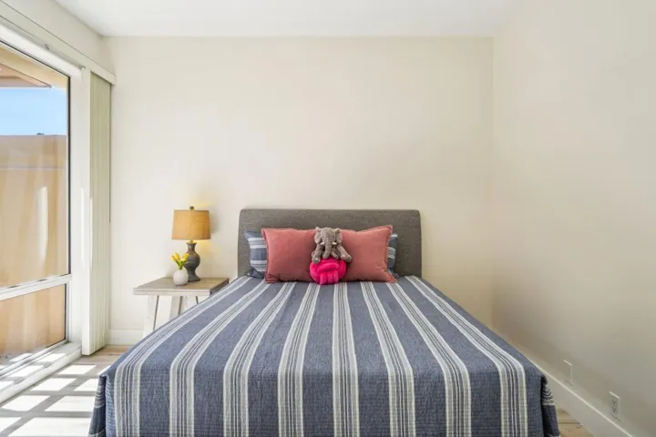 41-web-or-mls-St Andrews Ct-041