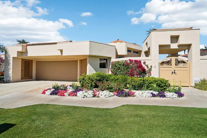 1-web-or-mls-St Andrews Ct-001