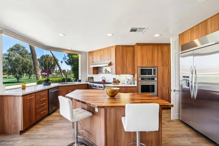 25-web-or-mls-St Andrews Ct-025