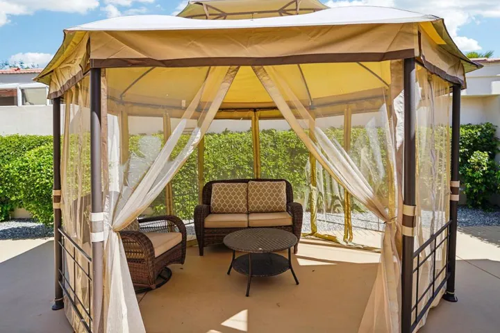 8-web-or-mls-St Andrews Ct-008