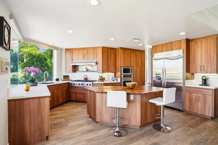 26-web-or-mls-St Andrews Ct-026