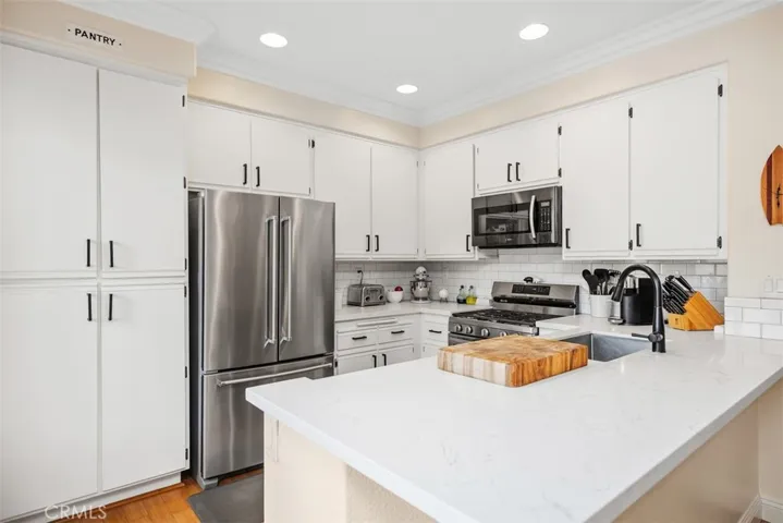Beautifully upgraded kitchen with gorgeous quartz countertops.