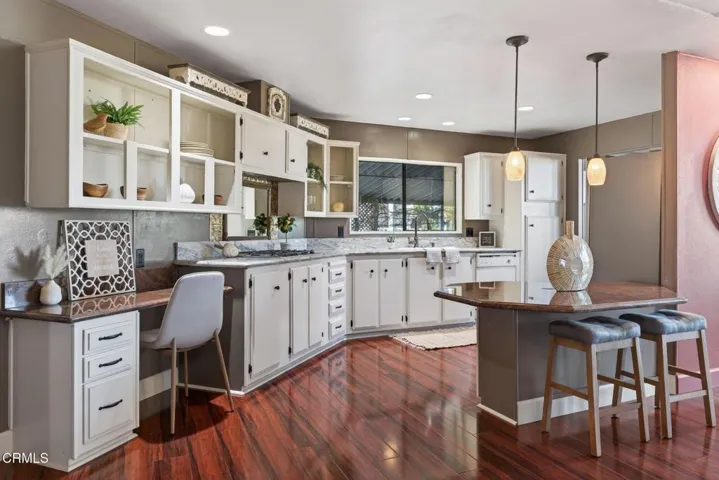 23-web-or-mls-UpmarketMedia-2485Eld-076