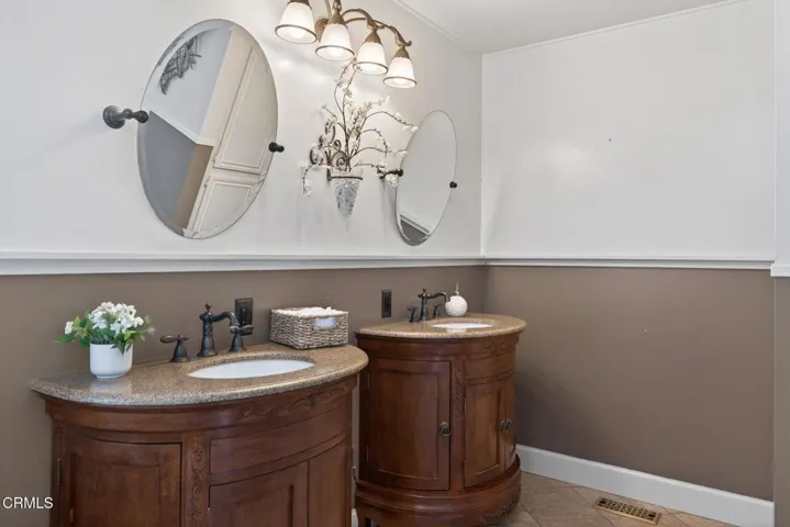 32-web-or-mls-UpmarketMedia-2485Eld-107