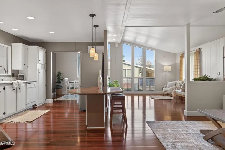 21-web-or-mls-UpmarketMedia-2485Eld-079