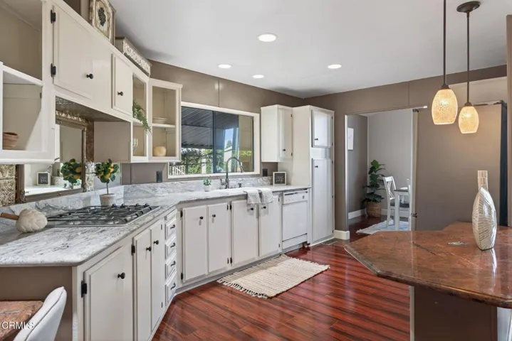 24-web-or-mls-UpmarketMedia-2485Eld-083