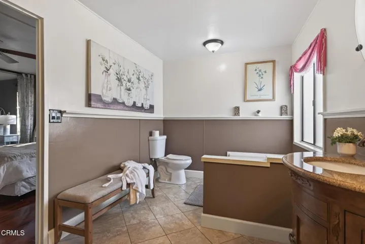 33-web-or-mls-UpmarketMedia-2485Eld-109