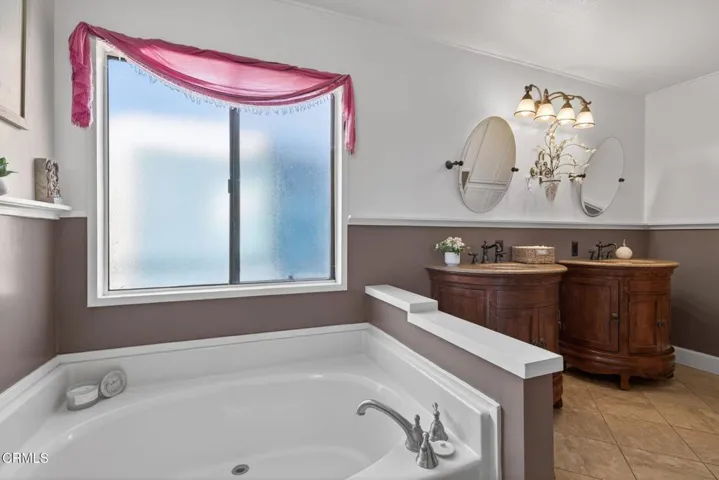 34-web-or-mls-UpmarketMedia-2485Eld-115