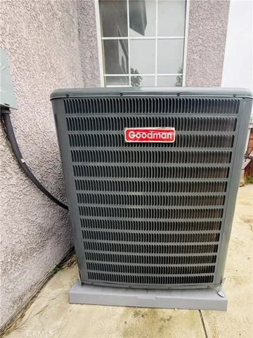 AC less than 2 yrs old. Photos have been digitally enhanced,