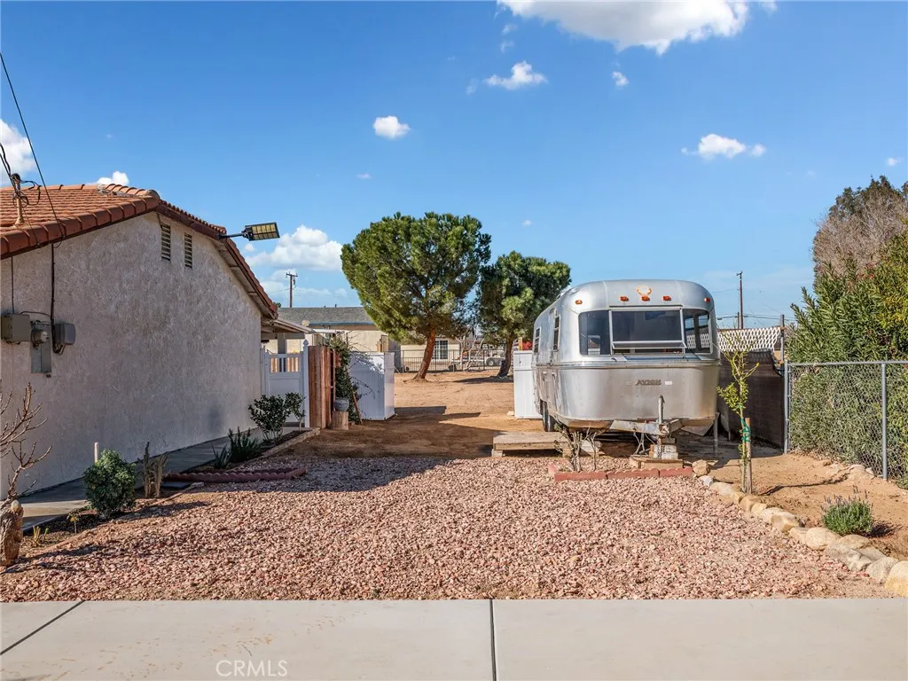 9472 Guava Avenue, Hesperia, California 92345 home-pic-7