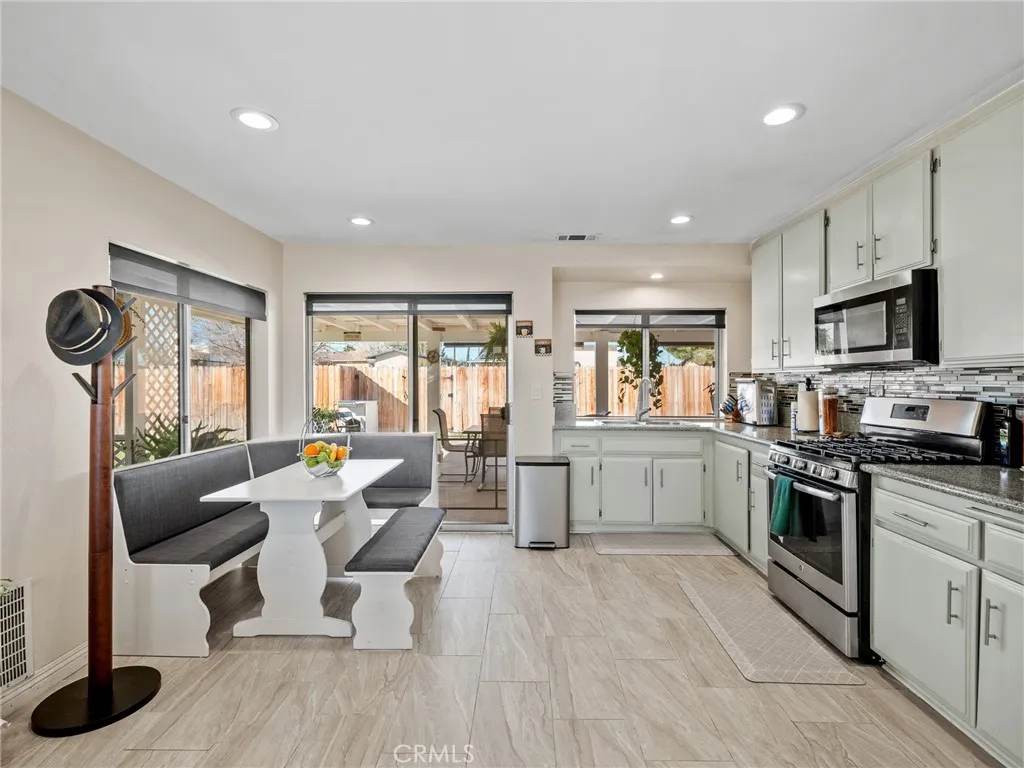 9472 Guava Avenue, Hesperia, California 92345 home-pic-26