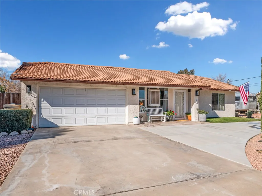 9472 Guava Avenue, Hesperia, California 92345 home-pic-1