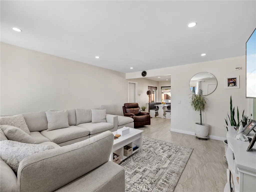 9472 Guava Avenue, Hesperia, California 92345 home-pic-20