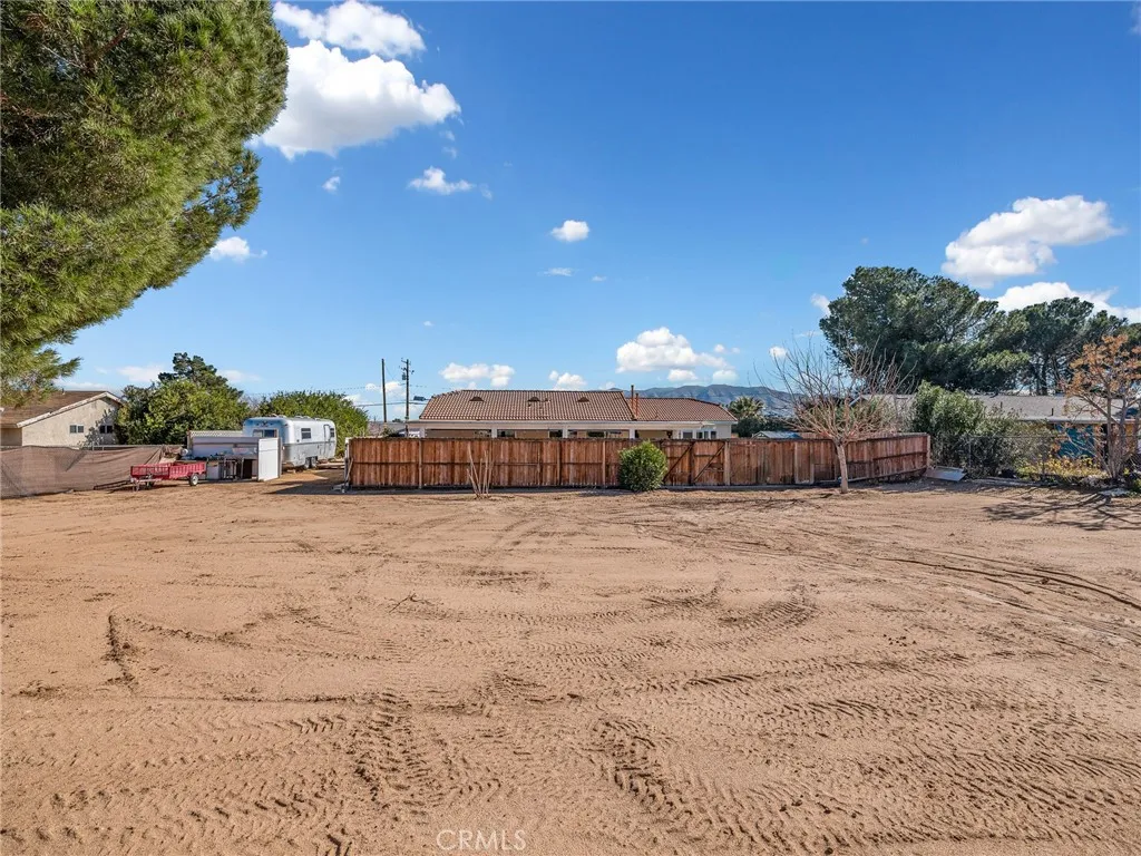 9472 Guava Avenue, Hesperia, California 92345 home-pic-8