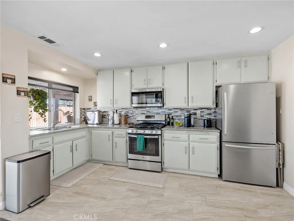 9472 Guava Avenue, Hesperia, California 92345 home-pic-25