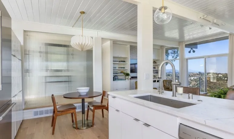 8656 Skyline, Los Angeles, California 90046