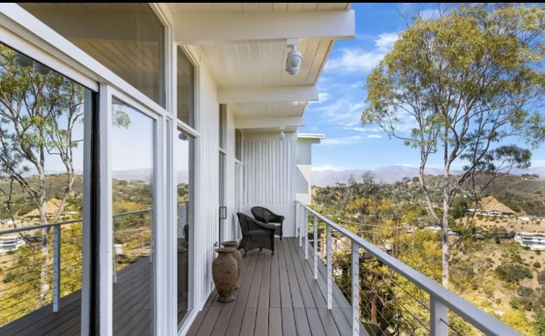 8656 Skyline, Los Angeles, California 90046