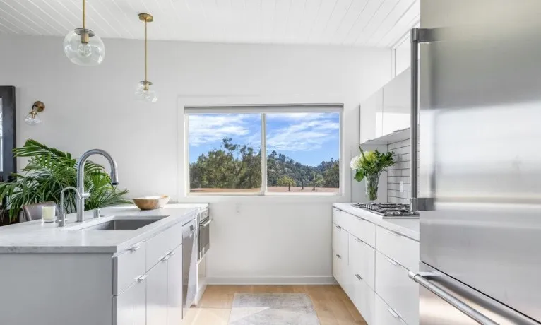 8656 Skyline, Los Angeles, California 90046