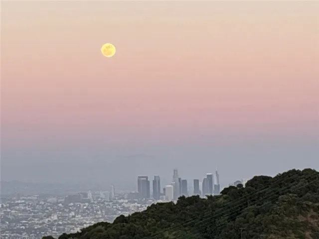 8656 Skyline, Los Angeles, California 90046