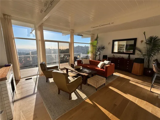 8656 Skyline, Los Angeles, California 90046