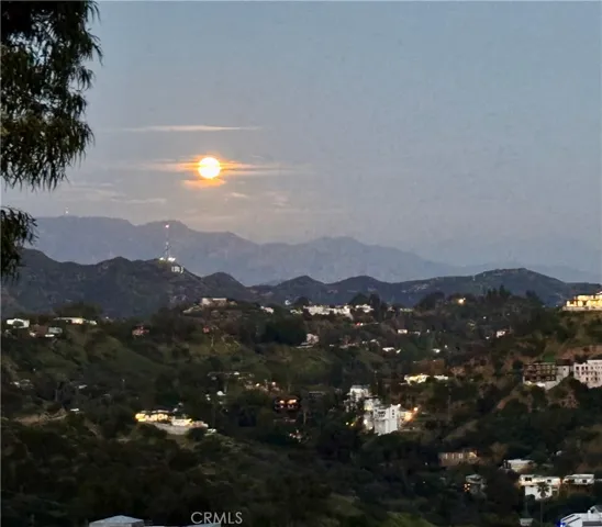 8656 Skyline, Los Angeles, California 90046