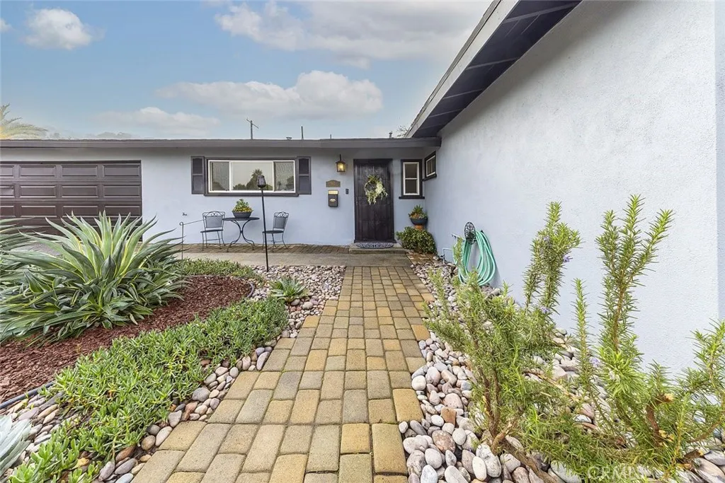 502 E Mauna Loa Avenue, Glendora, California 91740 home-pic-3