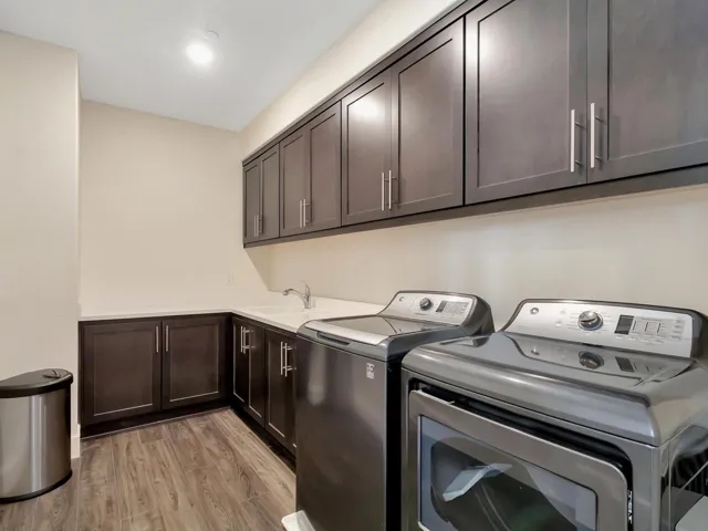 Laundry - No furnishings or decor