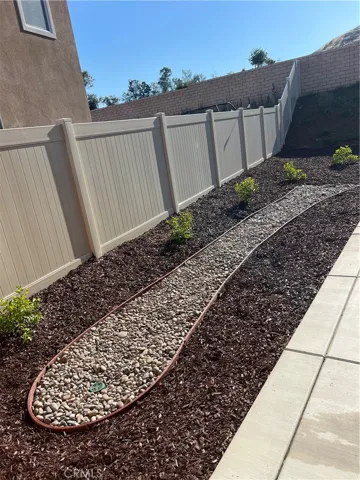 Large Sideyard