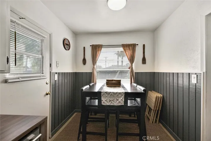 Cozy Dining Area
