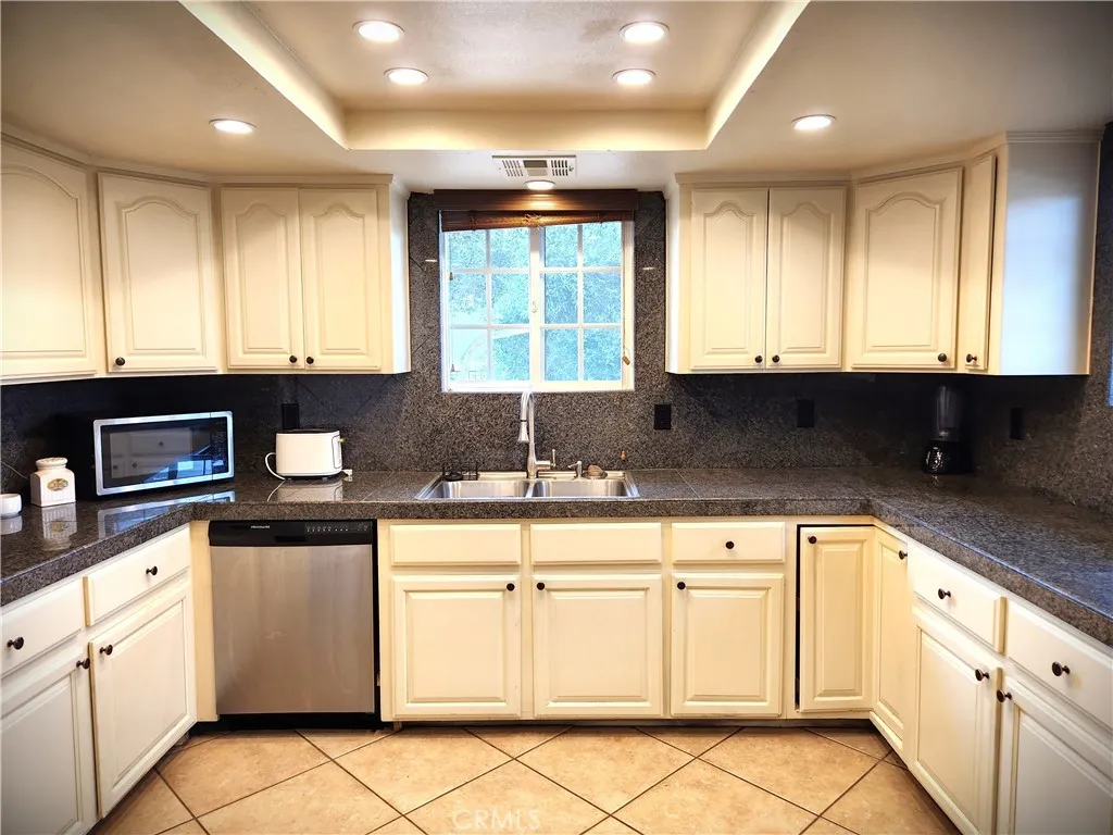 13545 Cielo Azul, Desert Hot Springs, California 92240 home-pic-11