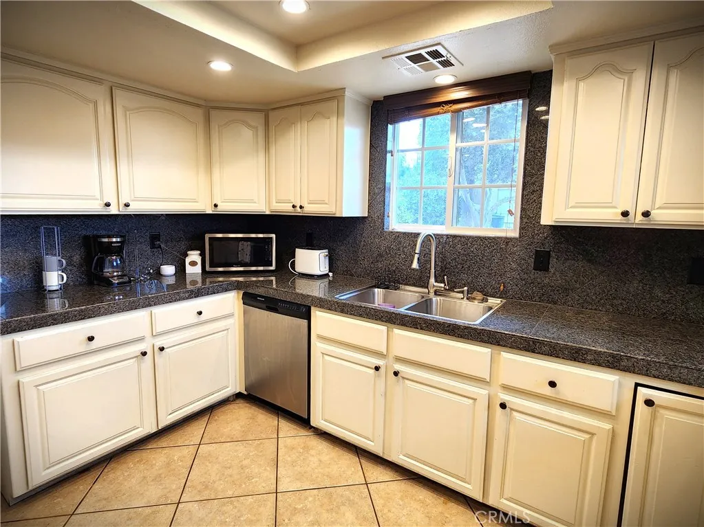 13545 Cielo Azul, Desert Hot Springs, California 92240 home-pic-10