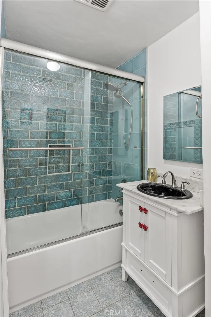5516 Willowcrest, North Hollywood, California 91601 home-pic-24