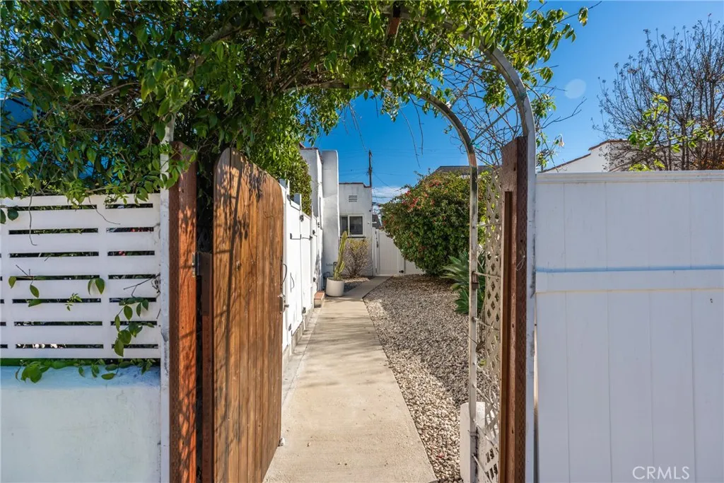 5516 Willowcrest, North Hollywood, California 91601 home-pic-3