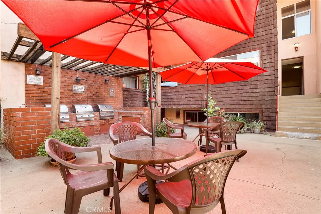 5403 Newcastle Avenue 28, Encino, California 91316 home-pic-21