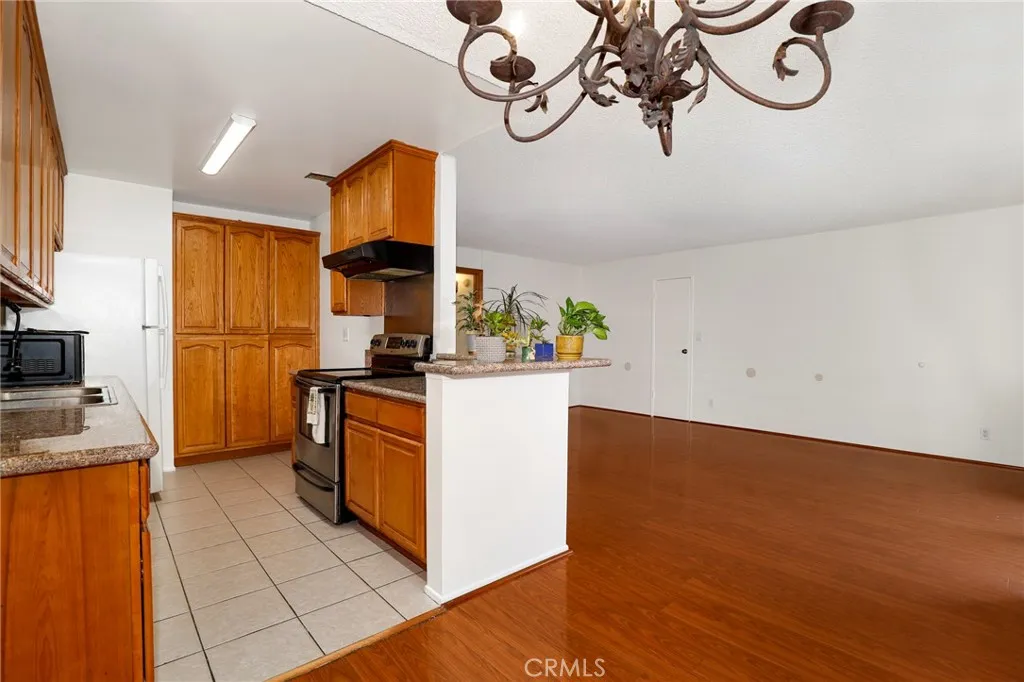 5403 Newcastle Avenue 28, Encino, California 91316 home-pic-7