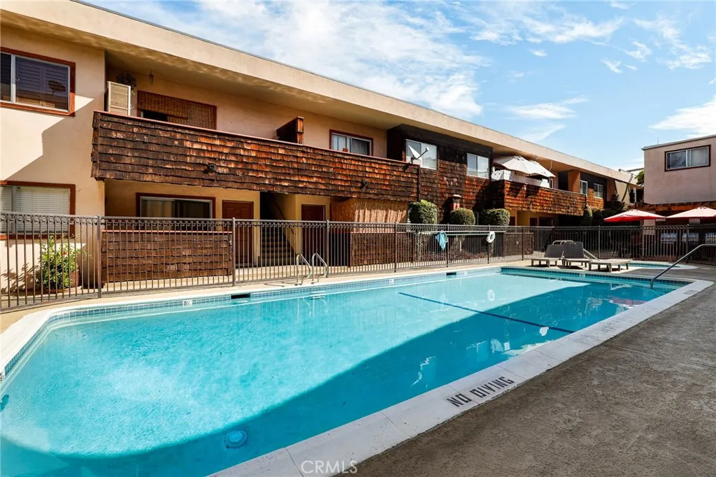 5403 Newcastle Avenue 28, Encino, California 91316 home-pic-23