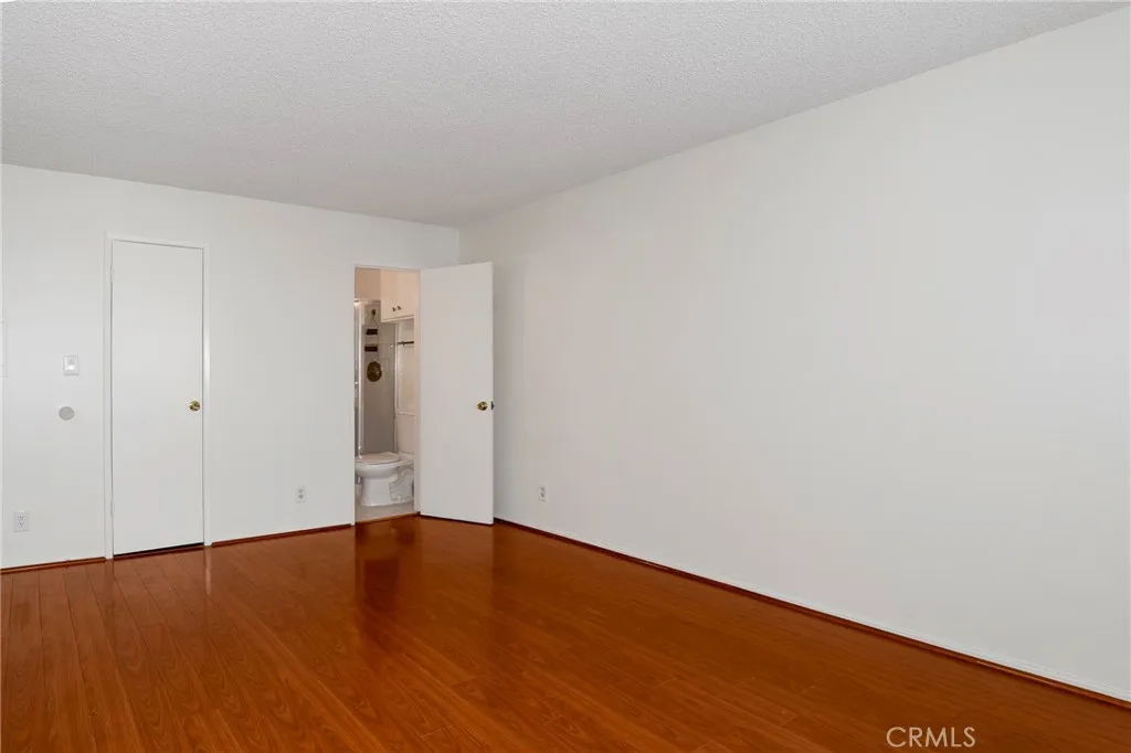 5403 Newcastle Avenue 28, Encino, California 91316 home-pic-15