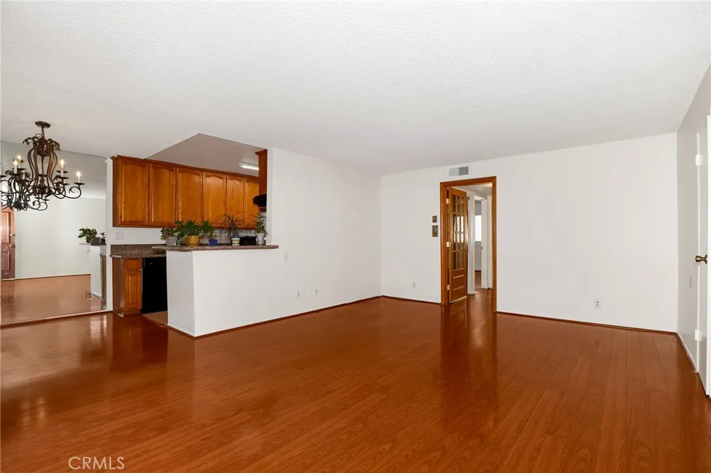 5403 Newcastle Avenue 28, Encino, California 91316 home-pic-2