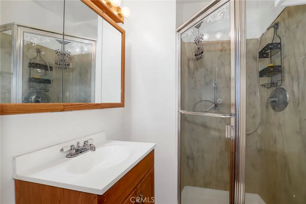 5403 Newcastle Avenue 28, Encino, California 91316 home-pic-17